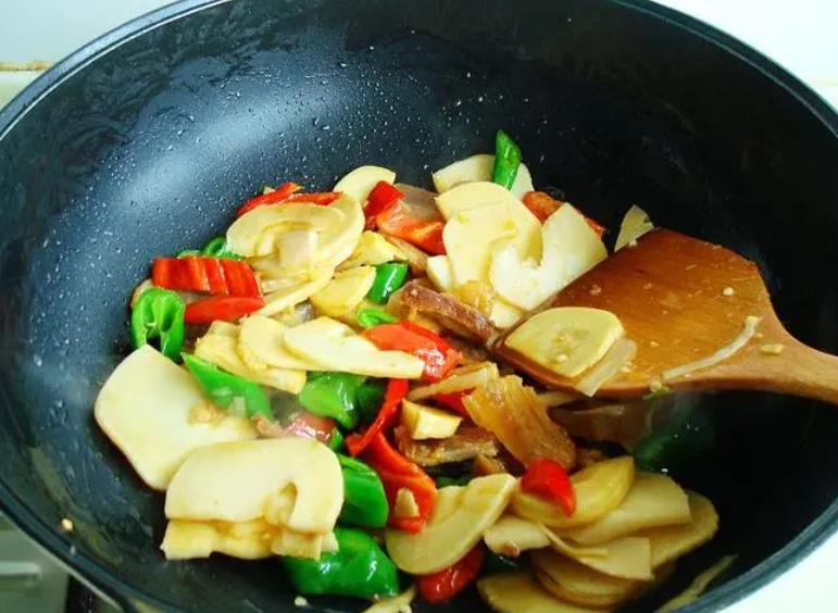 素炒新鲜竹笋的处理方法和做法,炒竹笋要怎么做小的竹笋才好吃