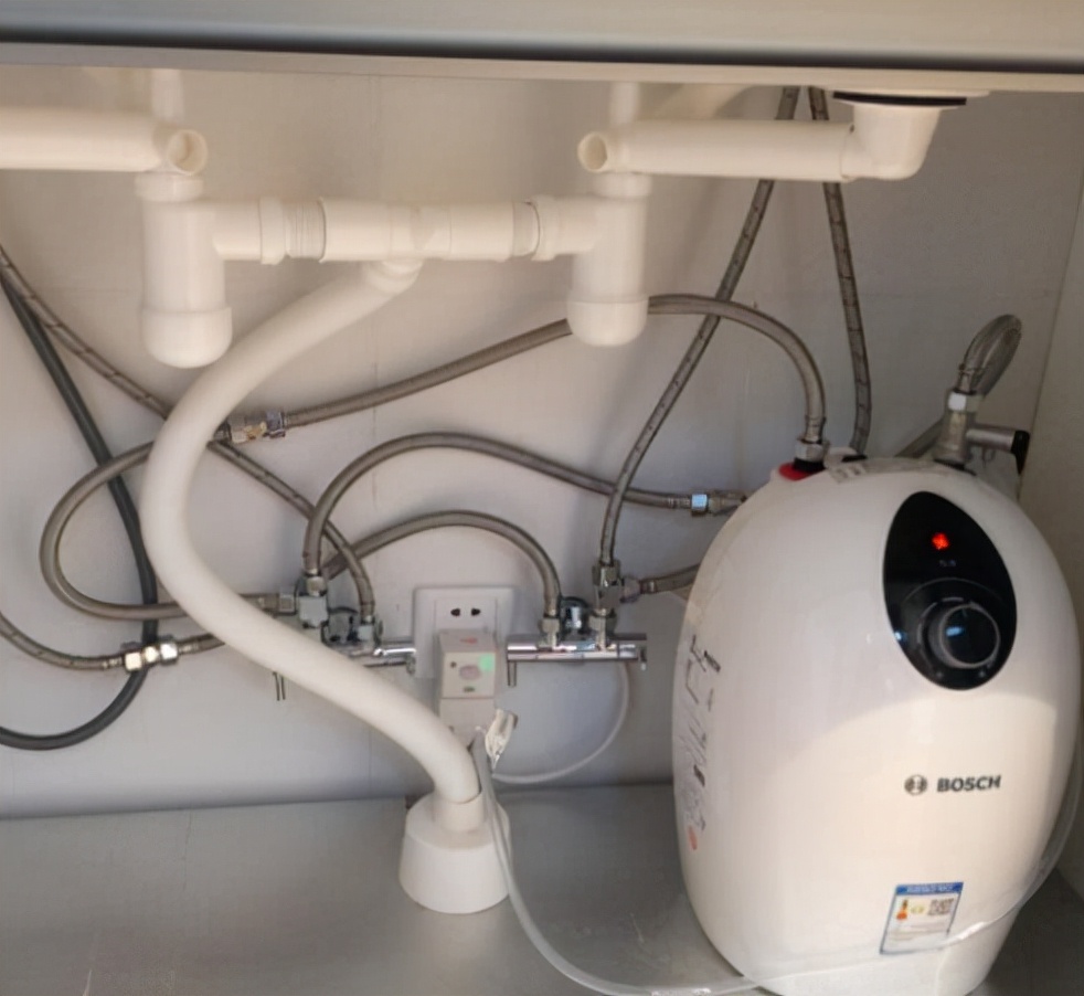 厨房电热水龙头跟小厨宝哪个好用,厨房用电热水龙头好还是小厨宝好