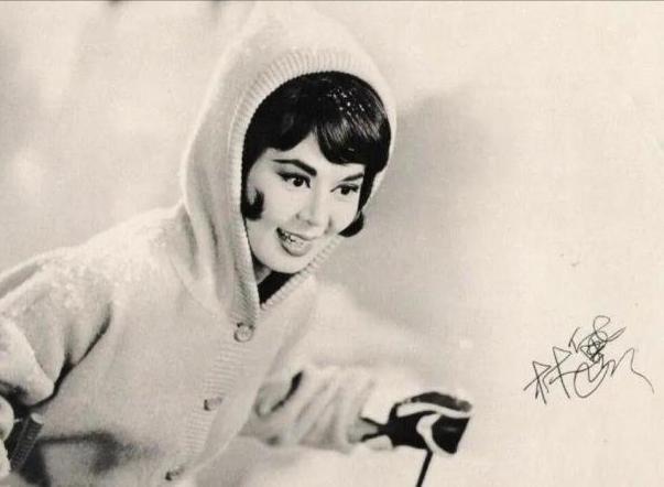 罗兰在香港影视圈地位,香港演员罗兰简介