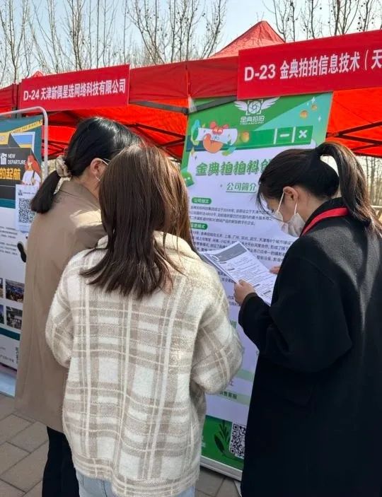 大学生+重点群体：“武清这孵化基地，我们喜欢！”