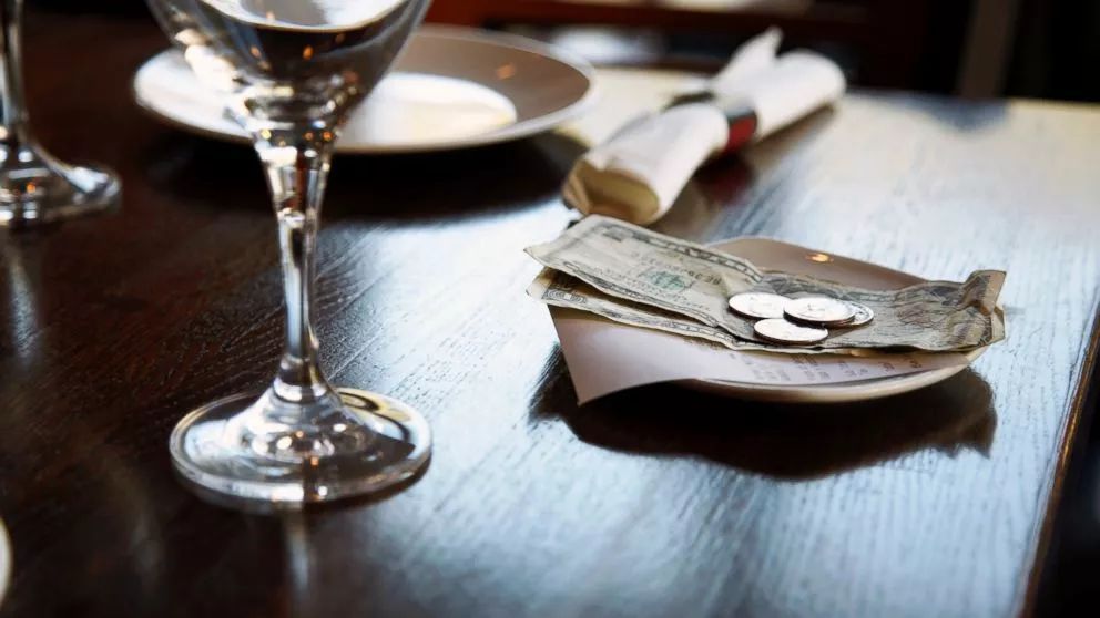 北京一女子为满足丈夫欲望，帮其性侵保姆，称：3人一起生活多美