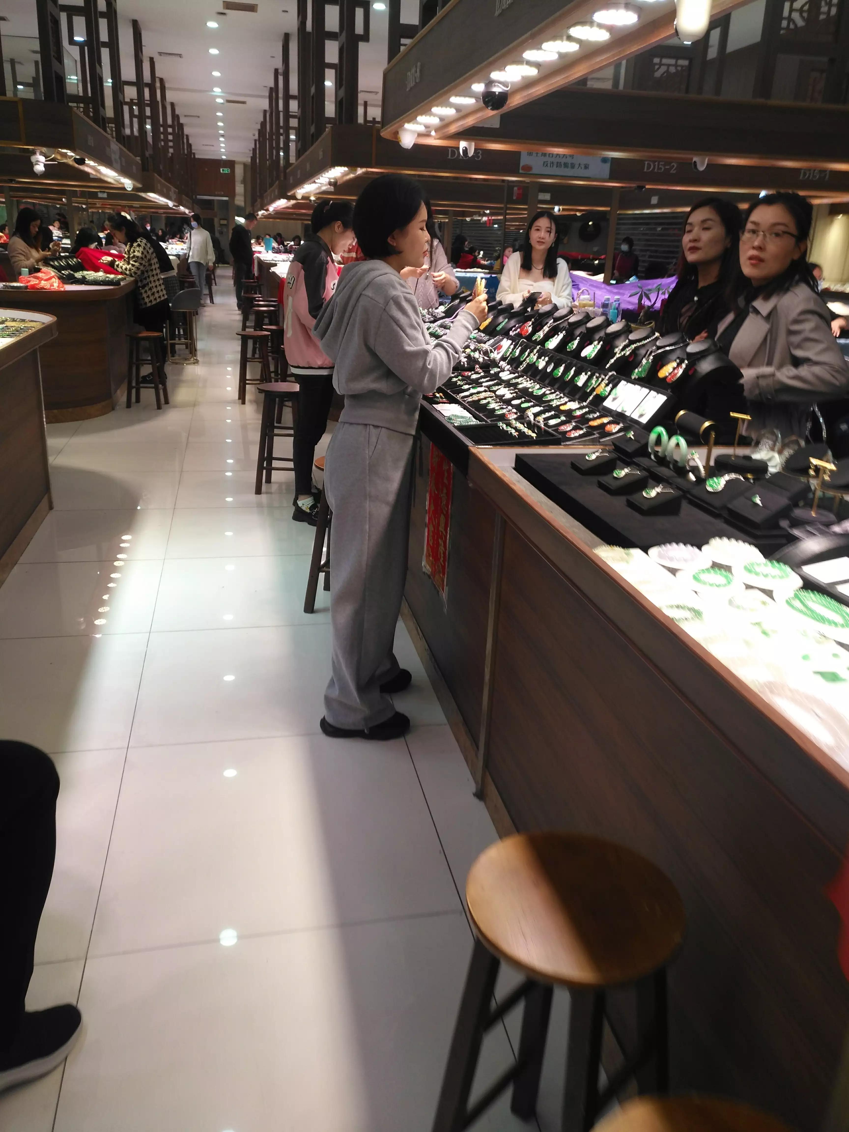 对庄平台买翡翠靠谱吗,买翡翠手镯要注意哪些