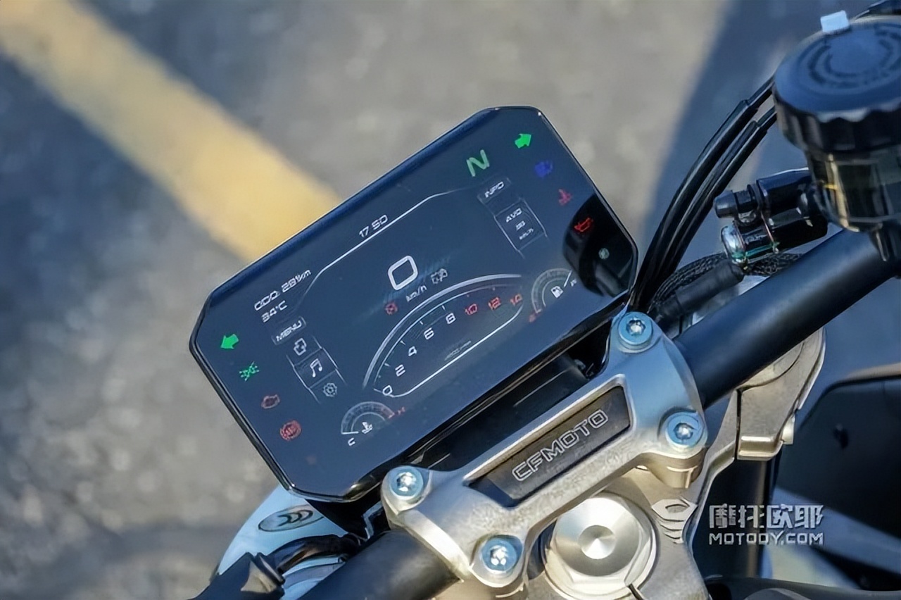 春风450srvs春风450nk,春风450nk与铃木650对比评测