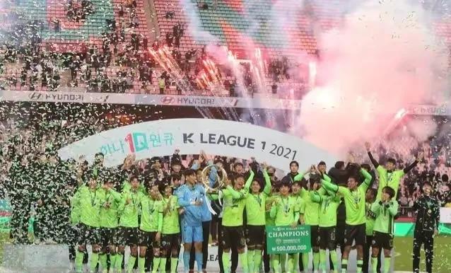 国足球员顶薪,黄健翔孙雯