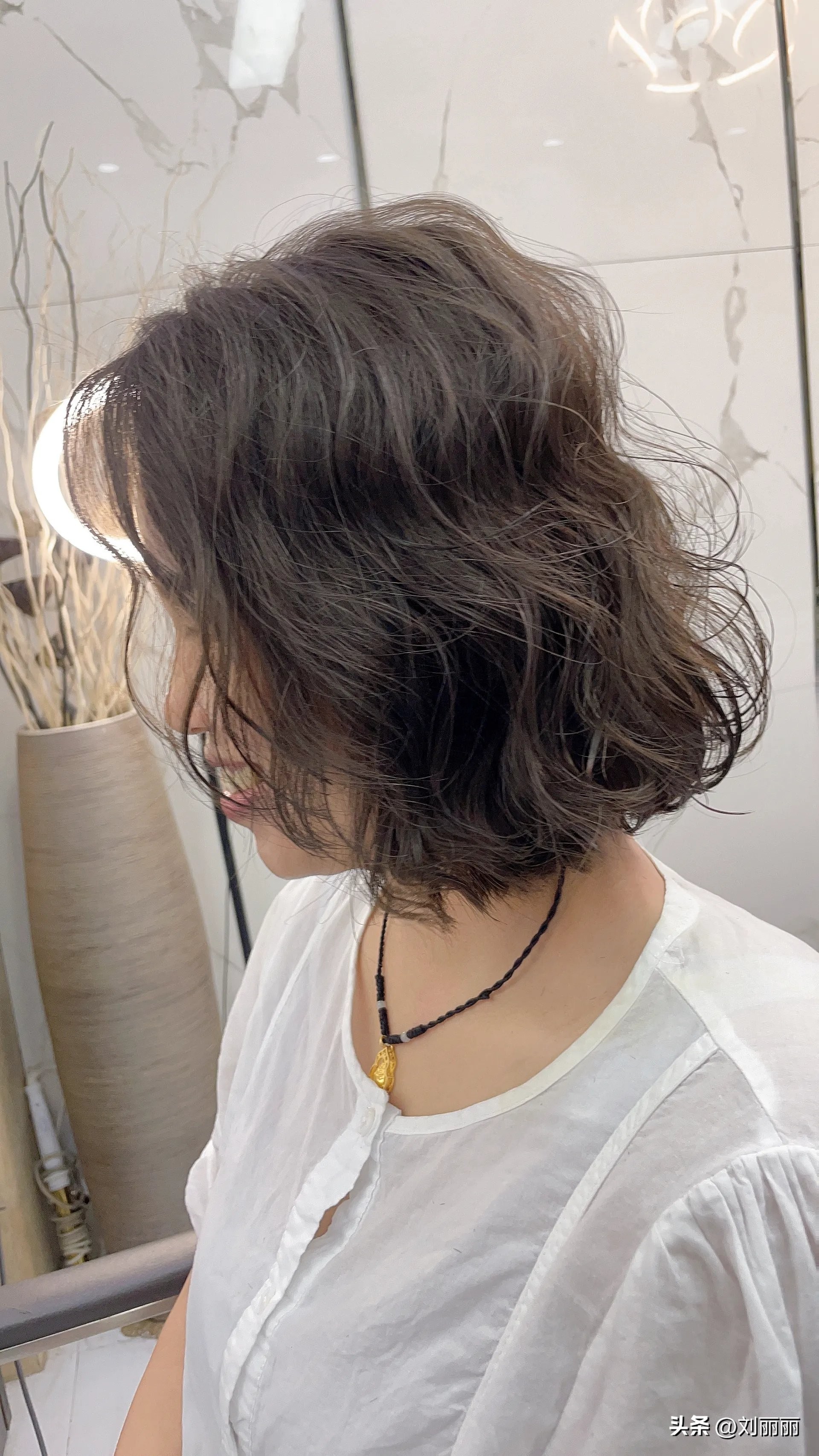 头发造型女中长发最新款,今年流行的头发造型女短发