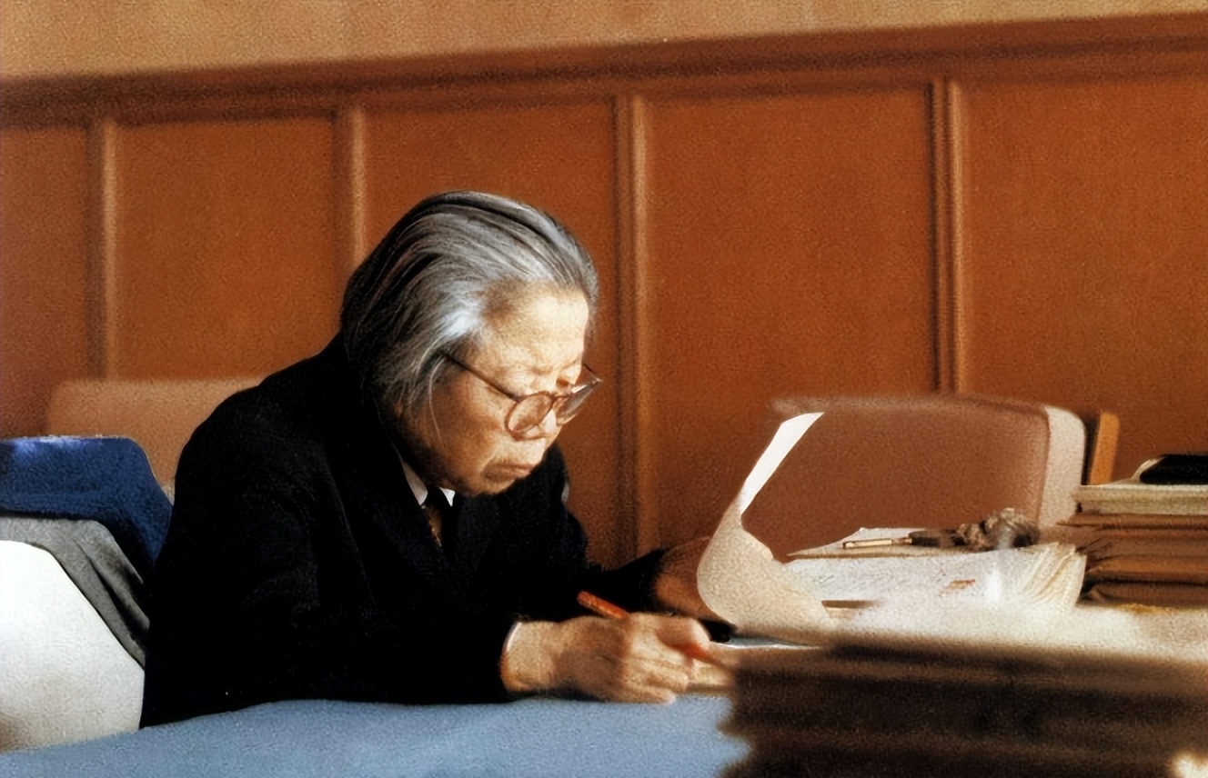 张学良恢复自由后去哪了,1996年张学良回东北