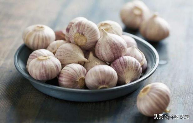 老中医治白发脱发秘方,一个治白发与脱发的方子