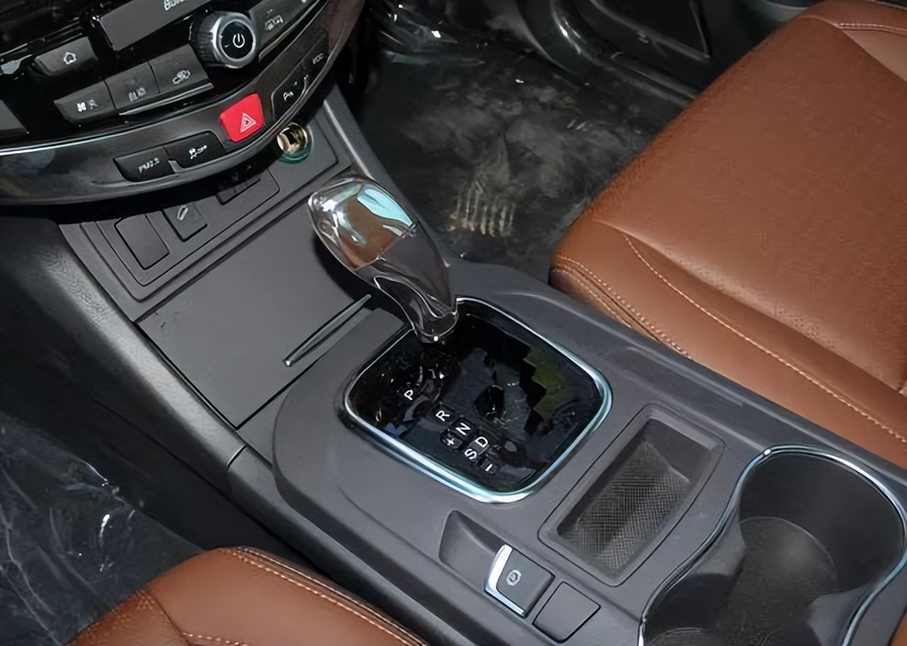 五种变速箱操作方式,纵置和横置变速箱区别