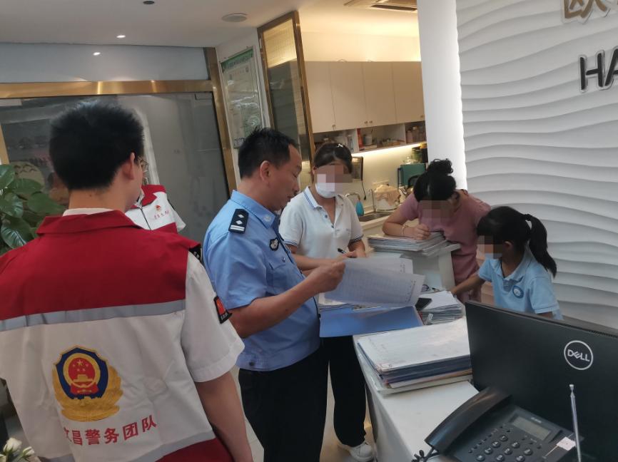 公安机关全力以赴筑牢安全防线,江汉公安当好夏夜“守夜人”