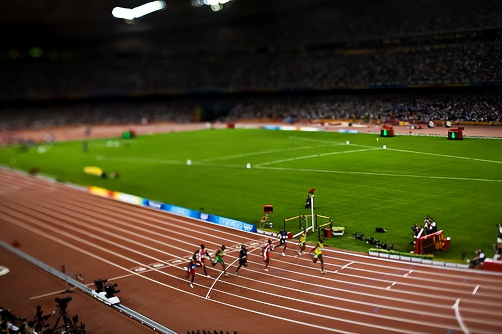 塑胶跑道褪色和变色有什么区别,塑胶跑道的漆干了为啥不划线