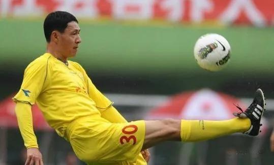 甘萍嫁给哪个球星,甘萍与黎兵现居成都吗