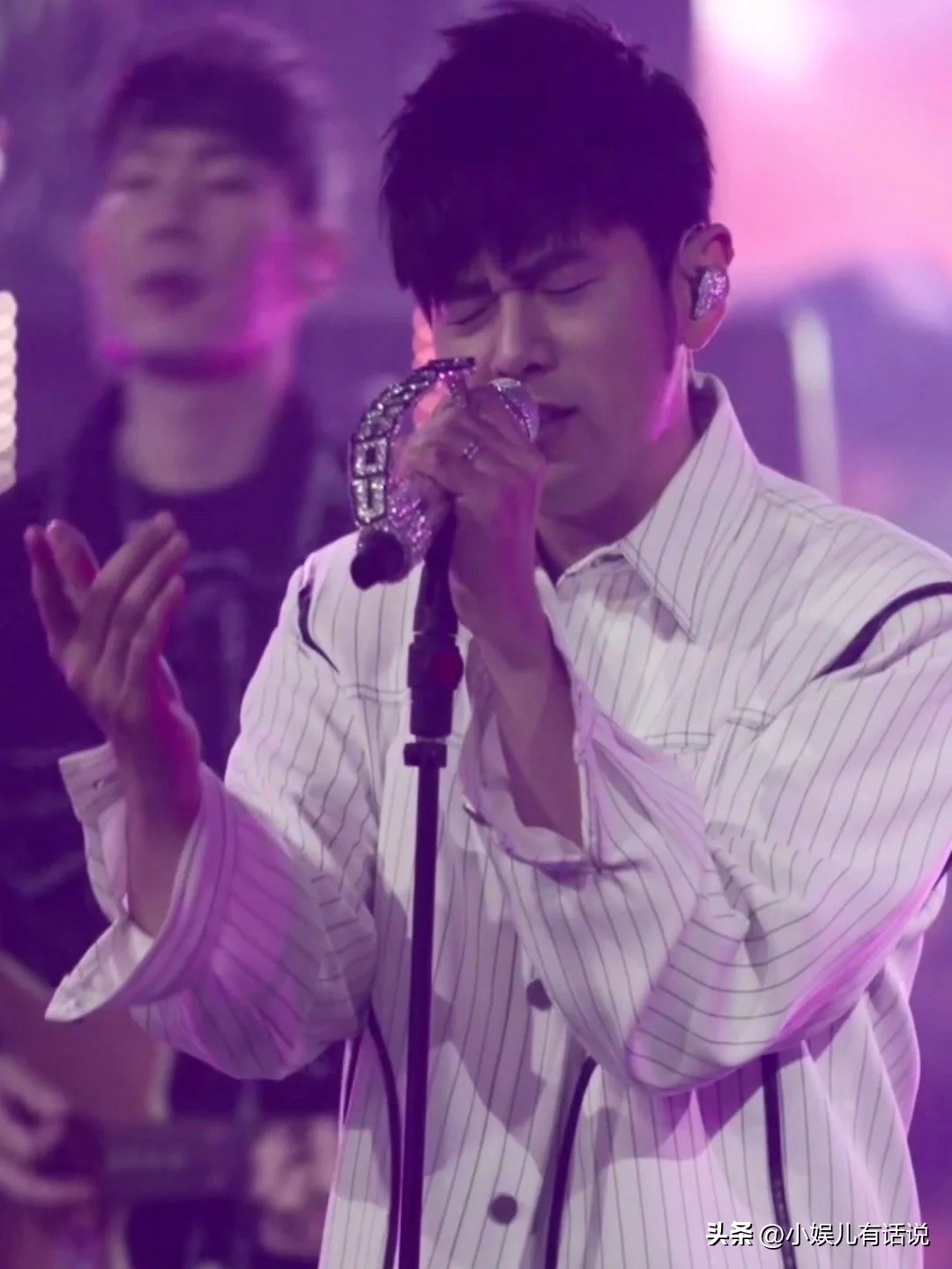 鹿晗和周杰伦唱歌视频,鹿晗直播谈心周杰伦