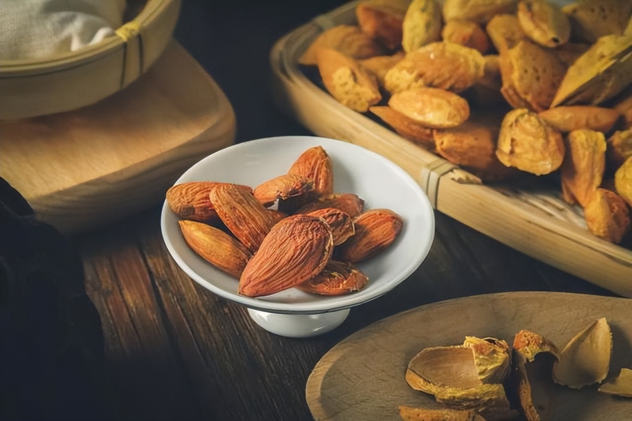 中老年补钙骨质疏松,中老年骨质疏松吃什么药能补钙