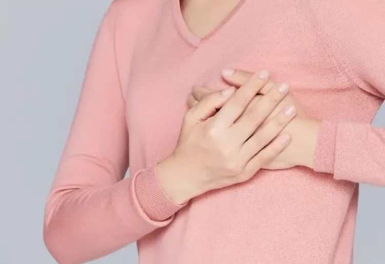 双侧乳腺囊肿增生疼痛会癌变吗,乳腺增生加囊肿的癌变几率和时间