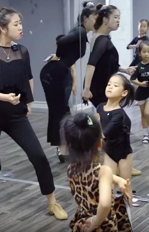 拉丁舞最火的老师教学直播间,最火拉丁舞老师教跳拉丁舞