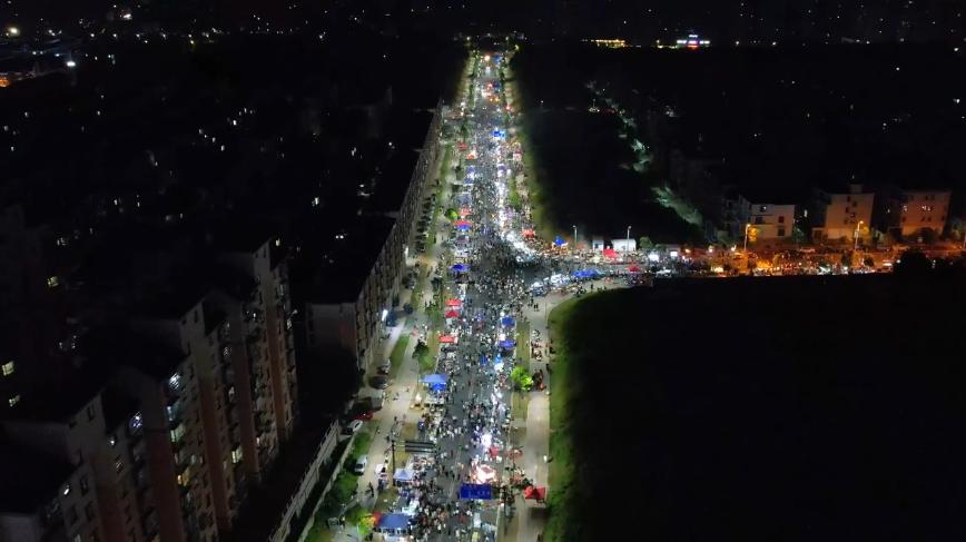 全球学子嘉游赣|华灯初上夜未央，去逛逛这几个夜市，感受烟火夜上饶！