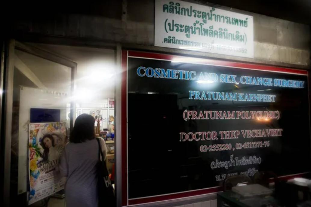 泰国医生变性成女人,小伙花高价泰国变性如今终成网红