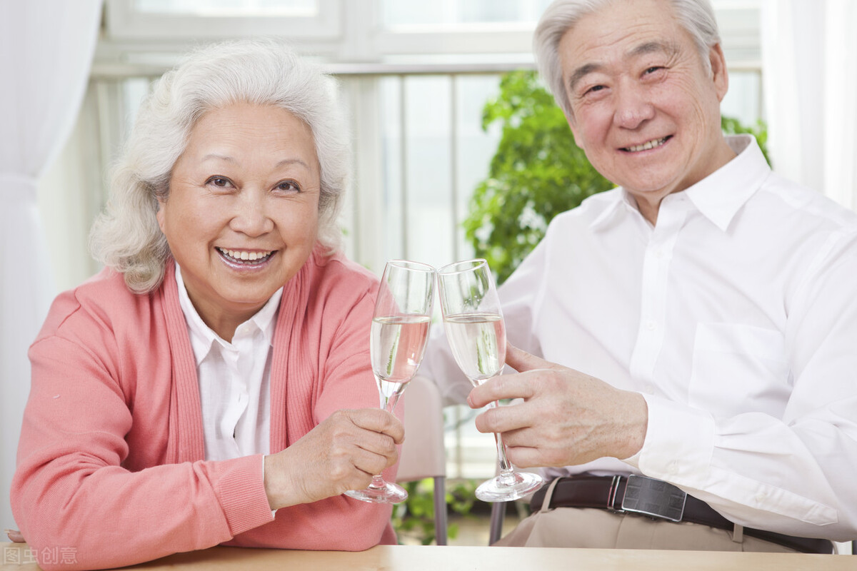 老年人牙齿松动适合吃什么钙片,老年人牙齿松动的原因如何预防