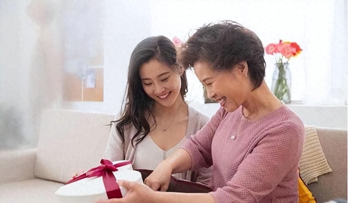 退休金被亲家盯上了？改口之后的真相让我感到心酸