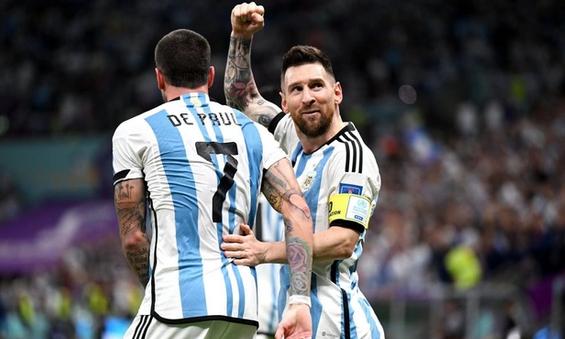 梅西和c罗的高光时刻,c罗梅西时隔16年再次同时晋级8强