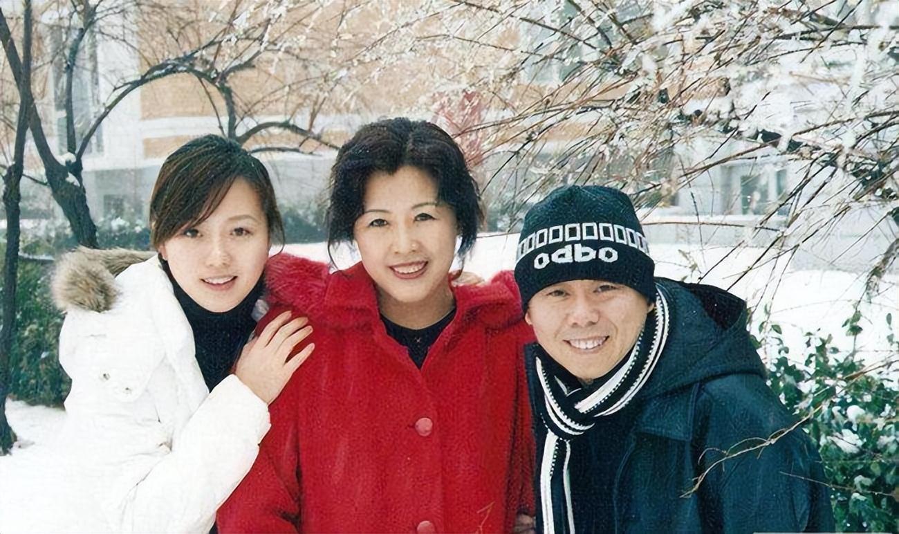 潘长江晚节不保，他那嫁给10亿富豪的女儿潘阳，如今过得如何？