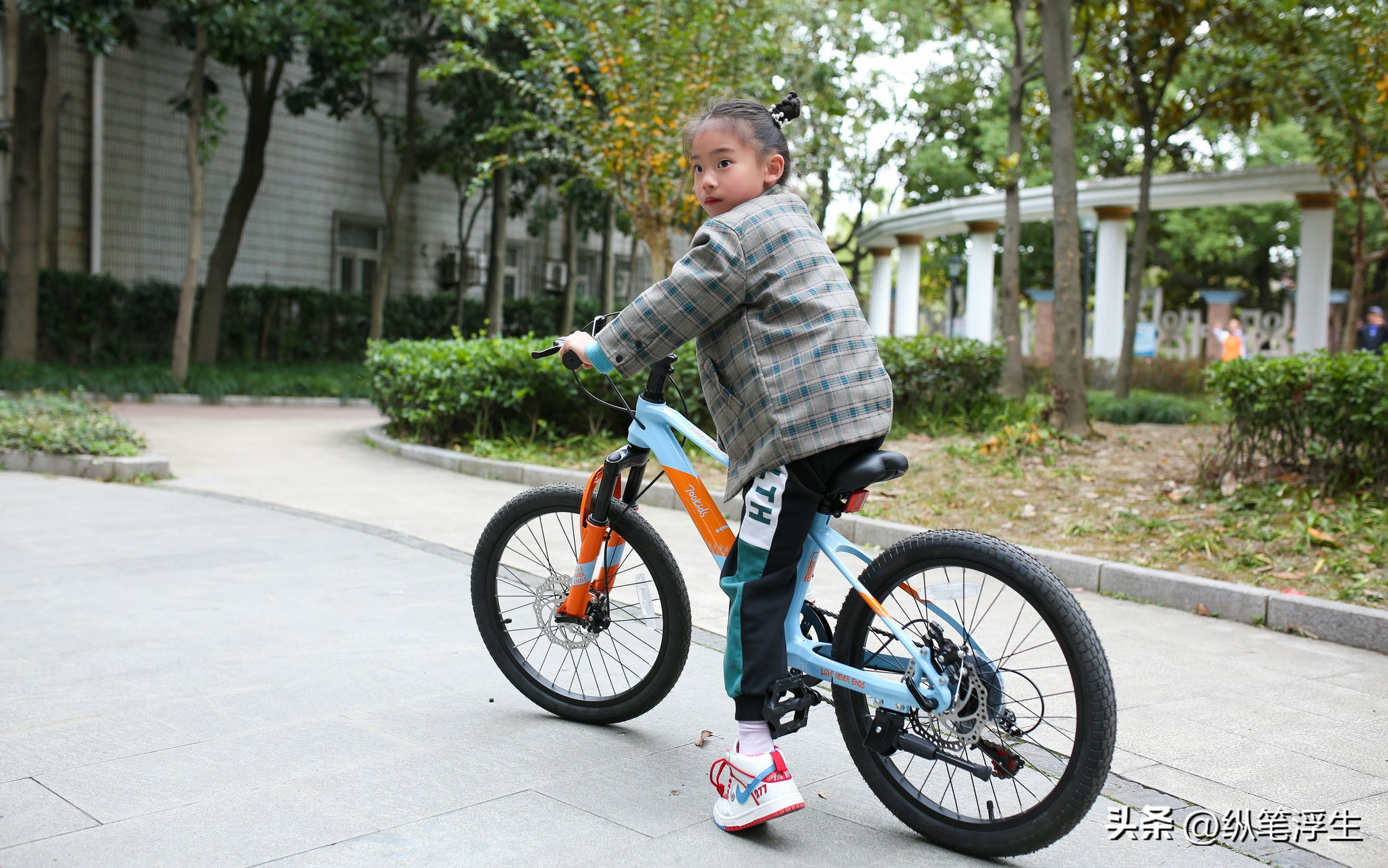 可以让小孩玩的越野车,柒小佰儿童变速山地自行车测评