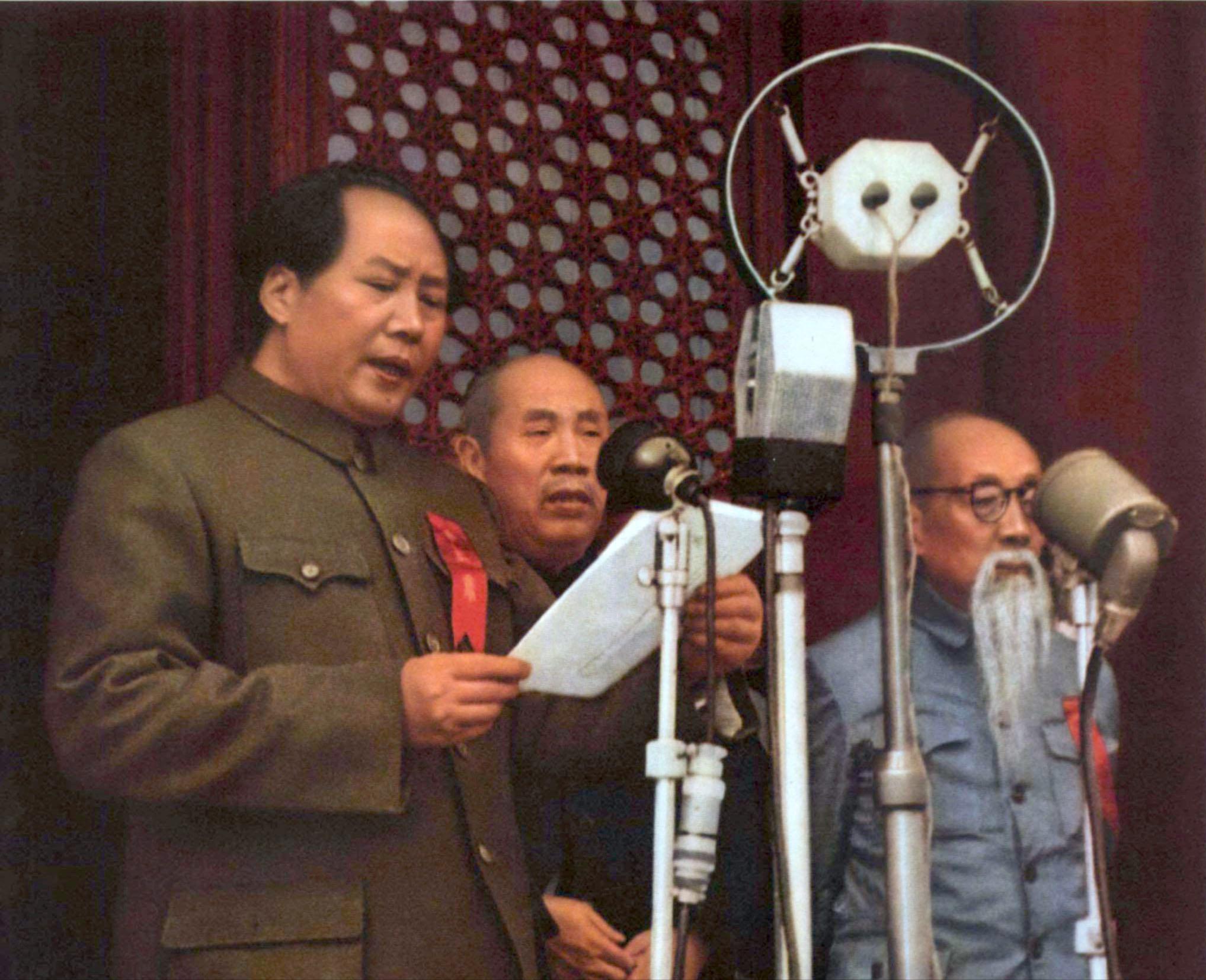 *旗国**方案备选38种，听了张治中的话，毛主席改选“黑马”五星红旗