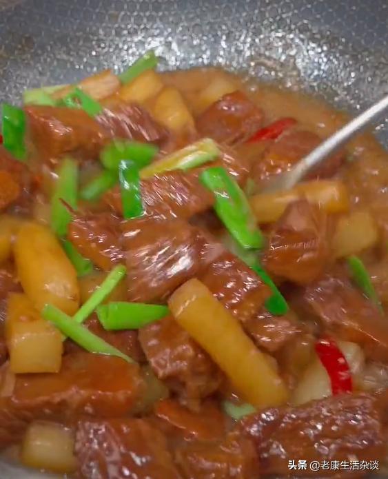 萝卜炖牛肉怎么做才软烂,萝卜炖牛肉软烂无比的秘诀