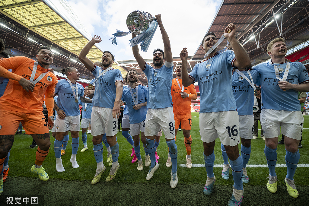 足坛三巨头创造奇迹,三冠王朝六冠创先河