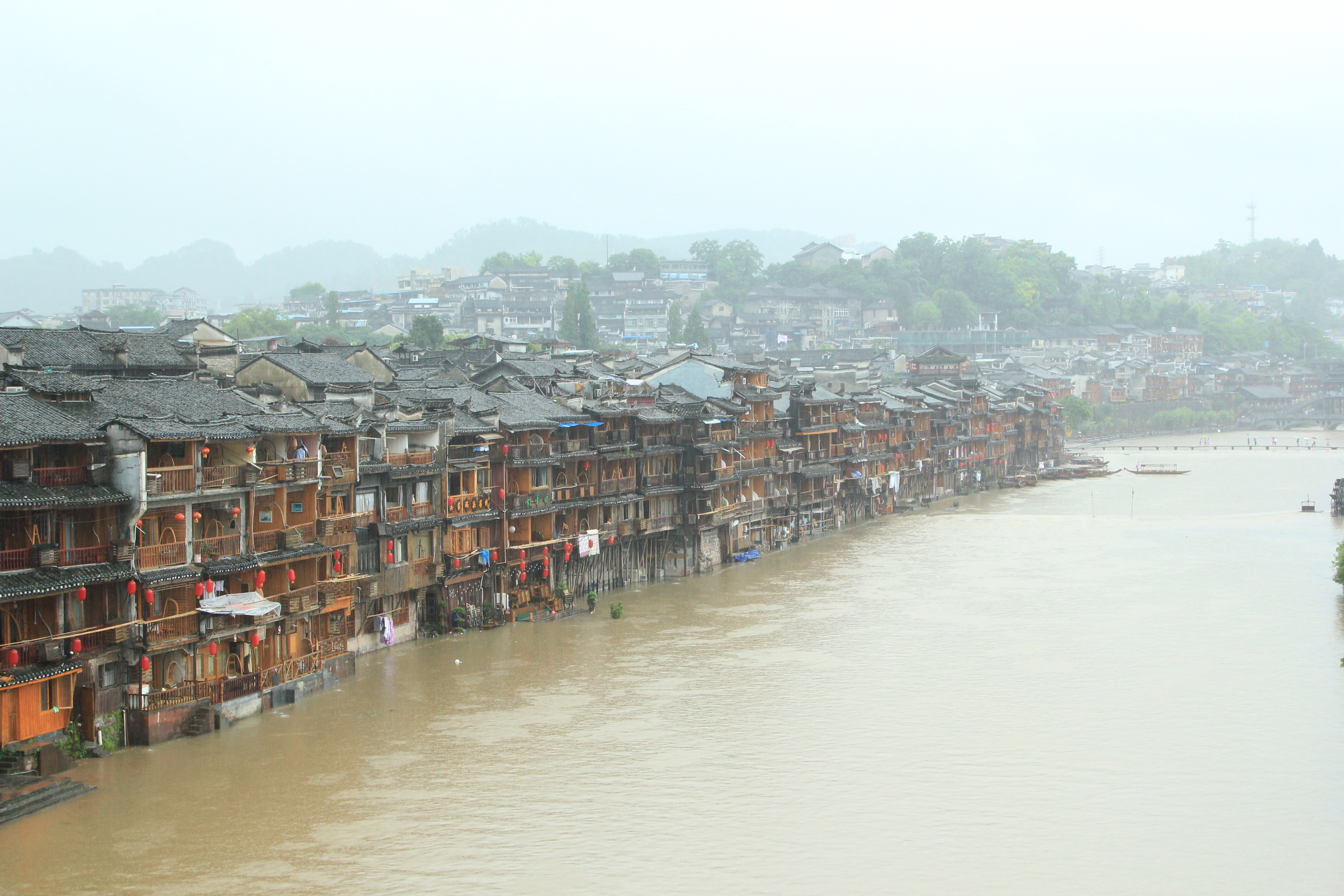 边城和凤凰古城哪个好玩,中国最美古城凤凰古城视频