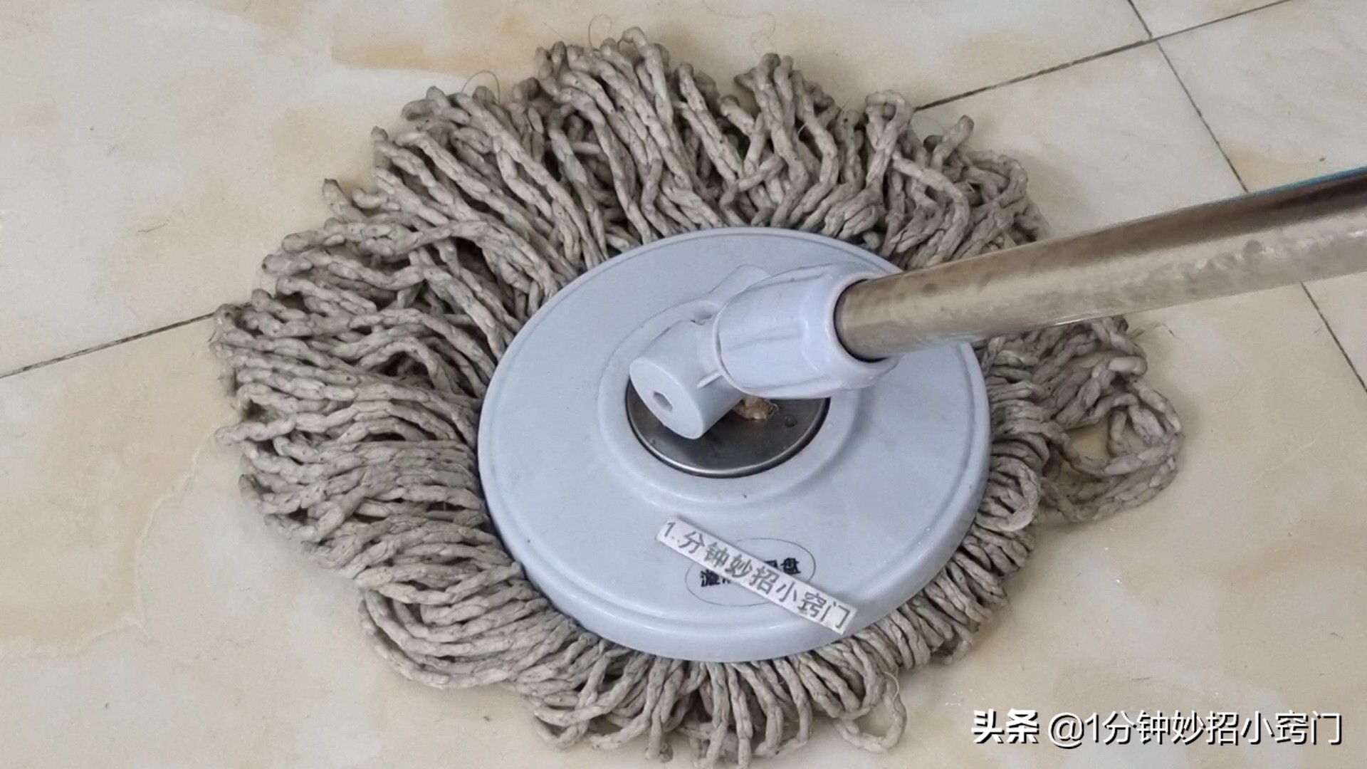 什么办法地板拖得更干净不会耐脏,地板清洁剂清水拖地