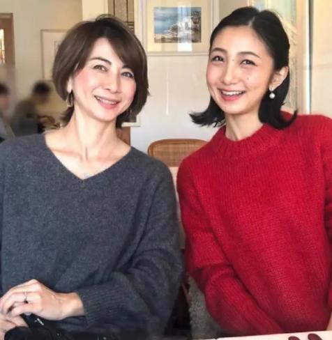 50+主妇亲身示范:不披丝巾、少收腰,到老都没有“大妈感”