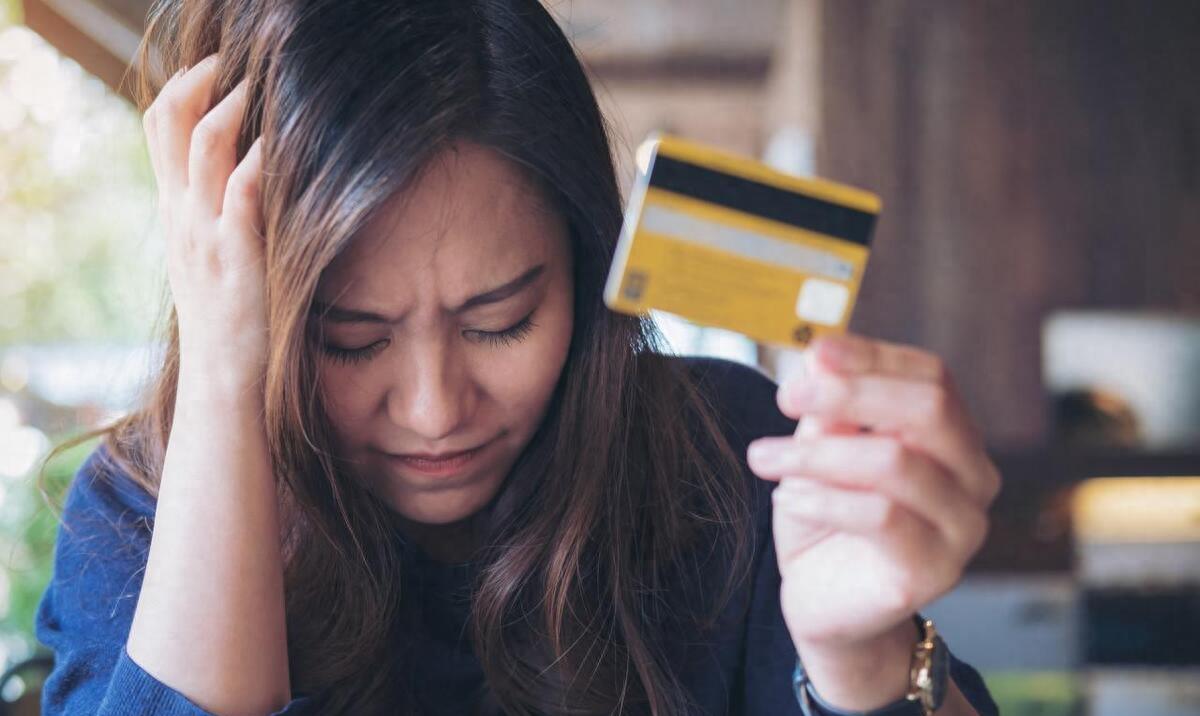 我出差3个月回来,洗完澡与妻子“快乐”时,发现她*处私**毛发白了