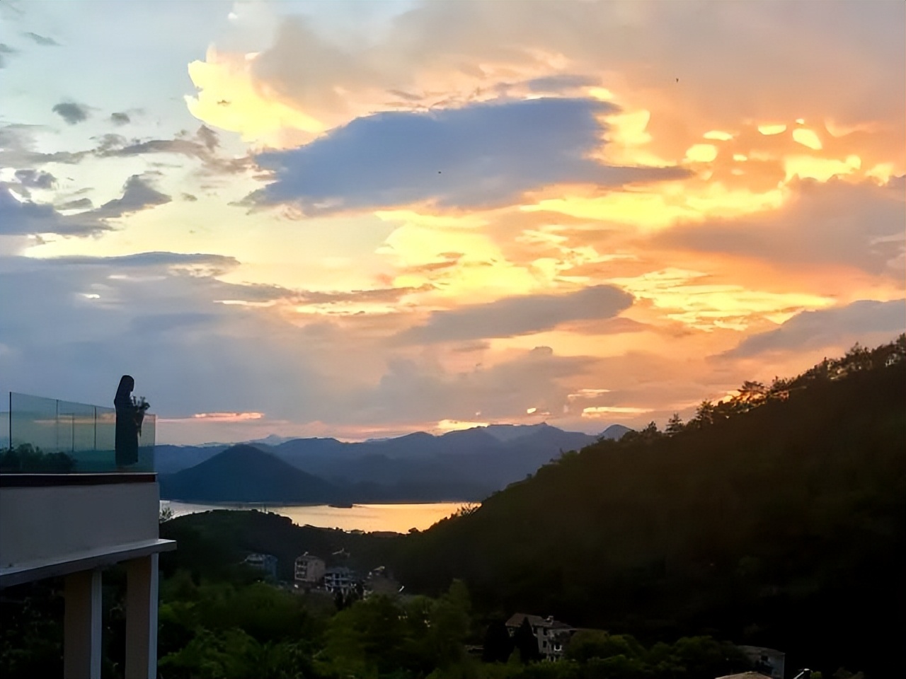 杭州出发2h,睡进千岛湖畔6家美宿，避开人群赏湖景山色丨南方民宿