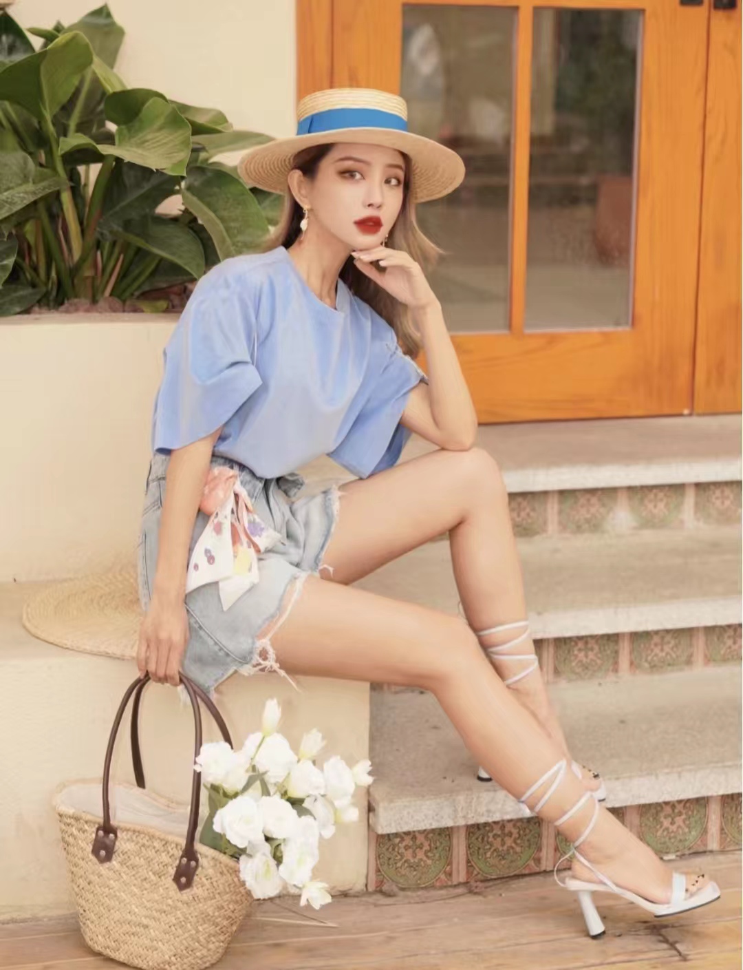 蓝色牛仔短裤女搭配,蓝色高腰牛仔铅笔裤