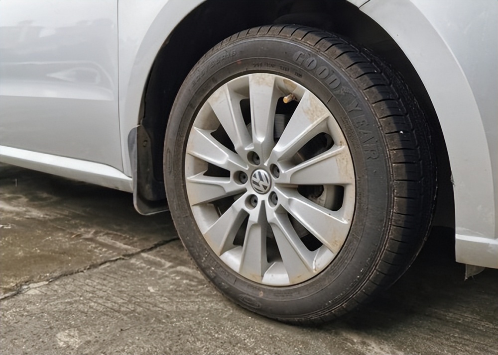 车里有股臭味是不是该换空调滤芯,车内有异味你的空调滤芯换了吗