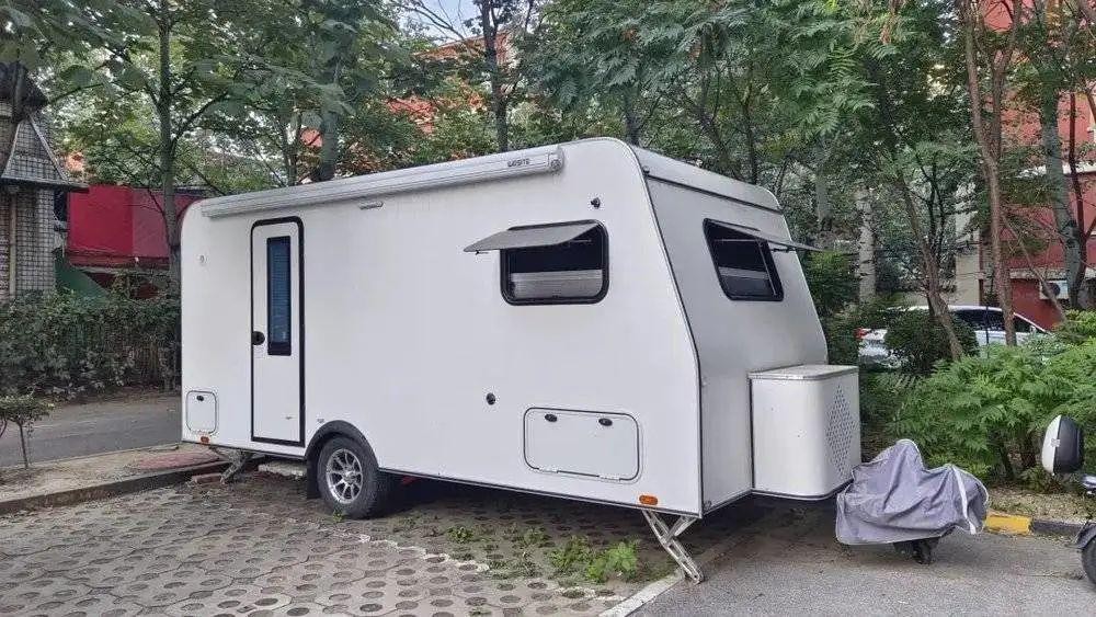 90后小情侣花16万爆改房车当家,深圳90后情侣16万爆改房车