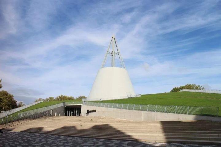 荷兰研究生留学条件及费用,荷兰研究生留学条件及费用最新