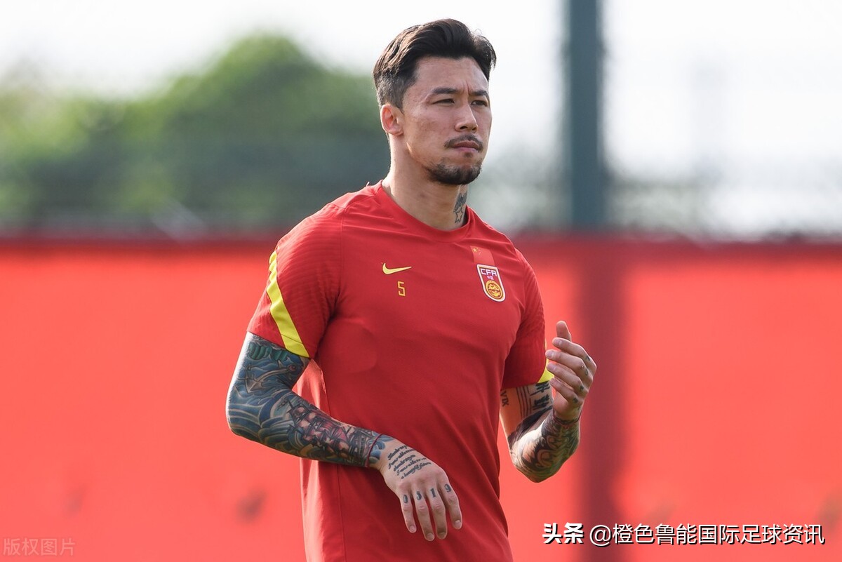 男足为什么那么高年薪,为什么男足年薪这么高