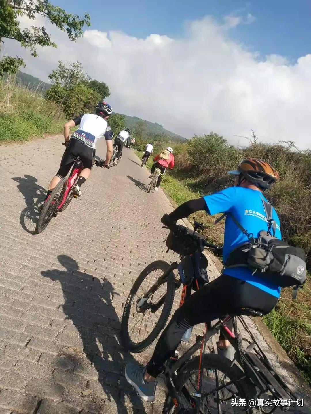 被人绑架了手机怎么办,手机被道德绑架了怎么办