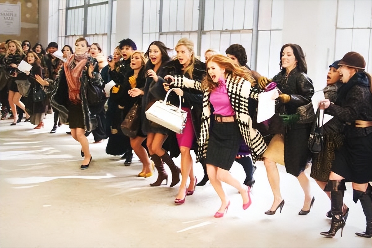 32个名媛拼单*袜丝**，集体感染脚气这事，撕下“名媛”虚荣的遮羞布