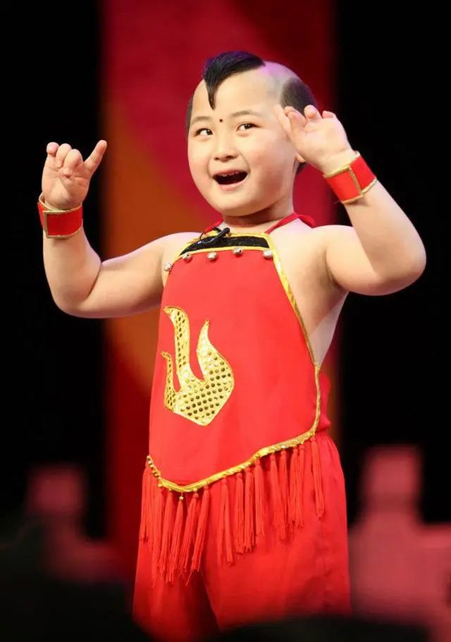 假笑男孩提前祝福视频,假笑男孩命中带苦原图