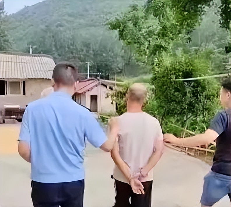 男子偷手机50元贱卖,男子网吧偷手机卖掉