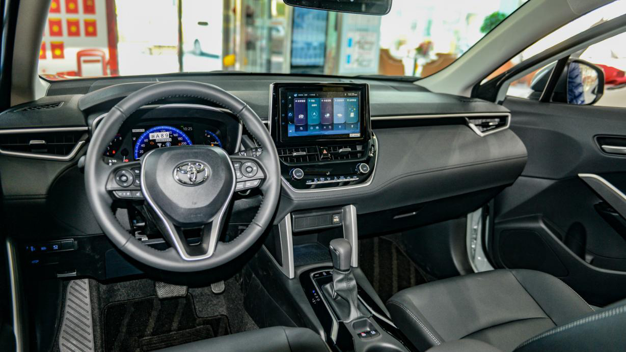 卡罗拉锐放2023混动配置,卡罗拉锐放2023混动标配款评测