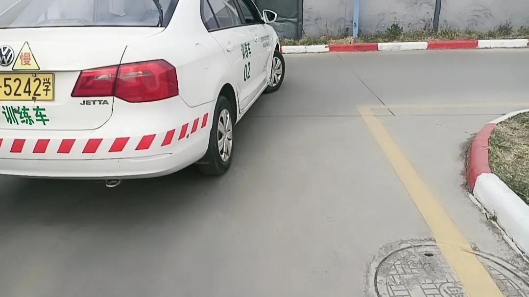 科目二压不住车速老是停车怎么办,科目二离合器怎么压才稳