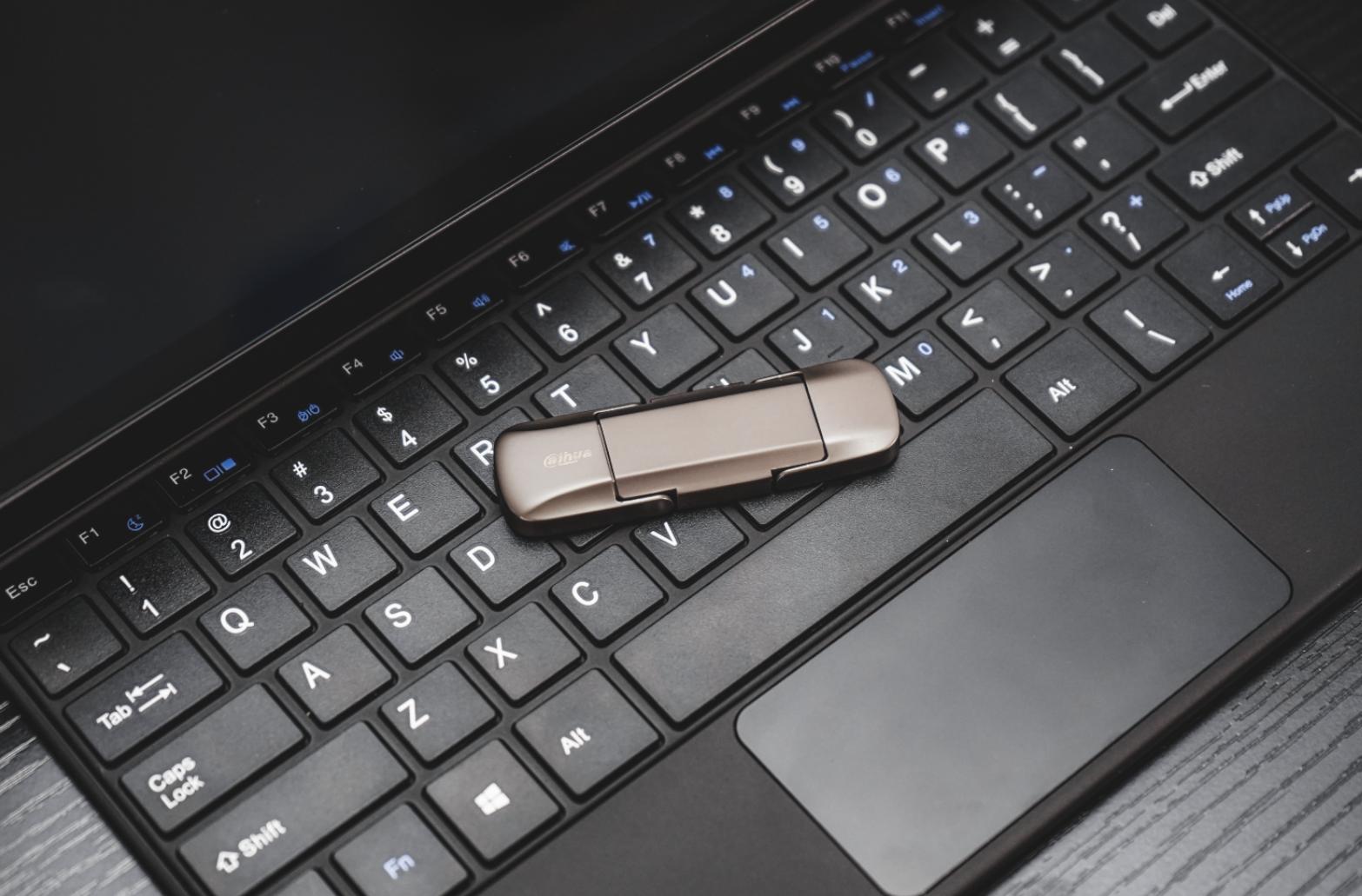 为什么大华809拷贝速度30多兆,大华s809支持win7吗