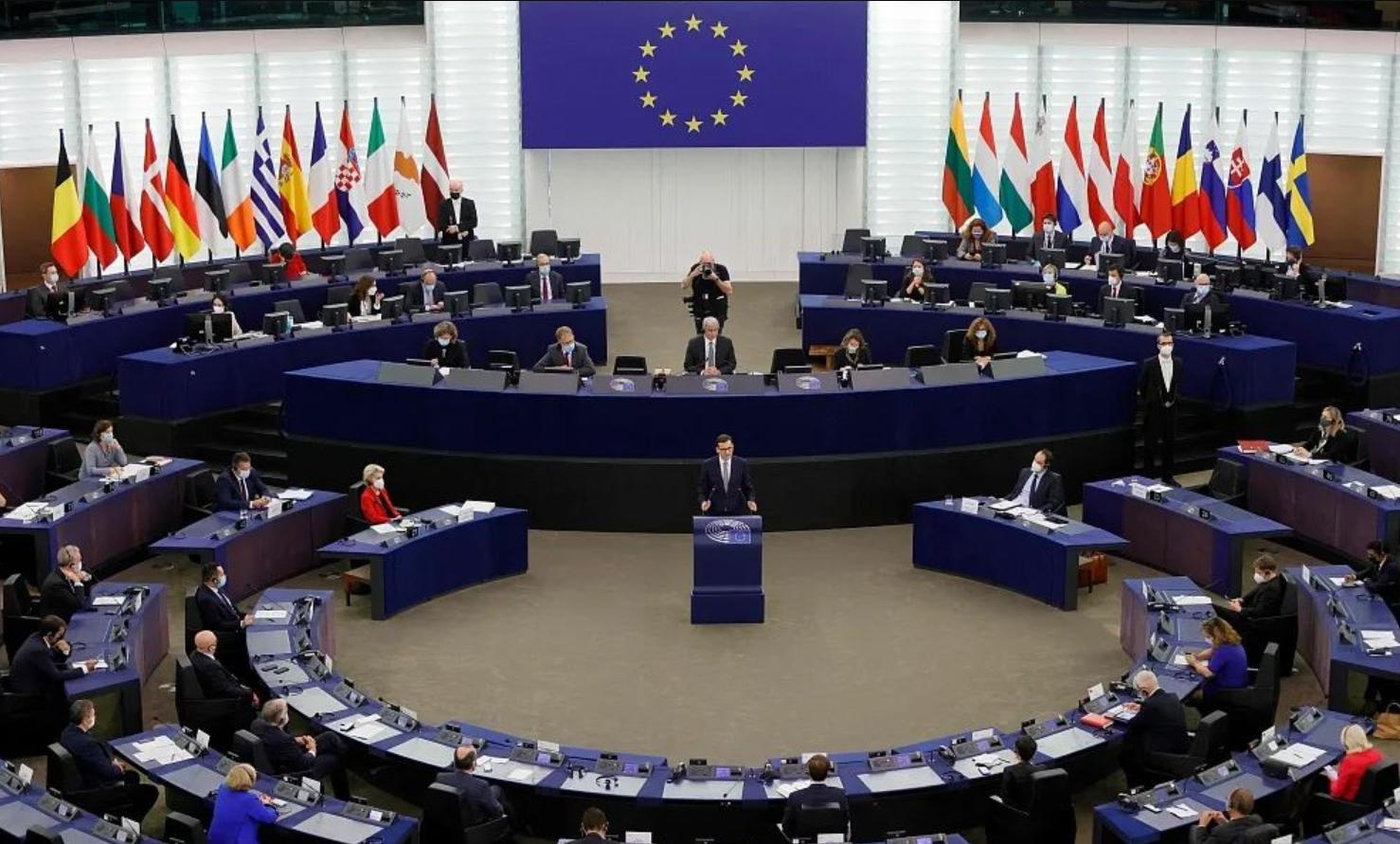 俄乌局势持续紧张欧盟拟向乌克兰,外媒：美欧或调整对俄乌战略