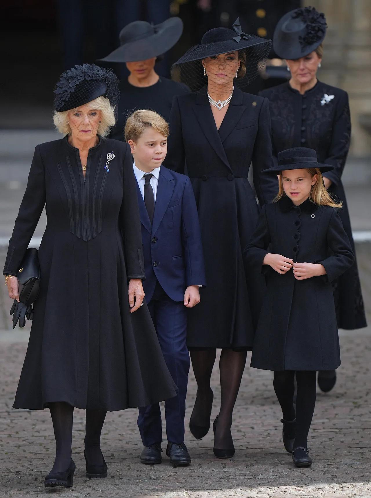 凯特王妃每年的花销,凯特王妃着装费