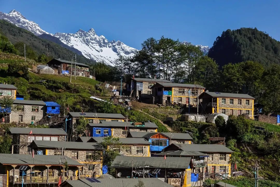 7月24日|浓浓援藏情，沪藏一家亲珠穆朗玛峰、扎什伦布寺9日“上海-日喀则”援藏旅游包机活动