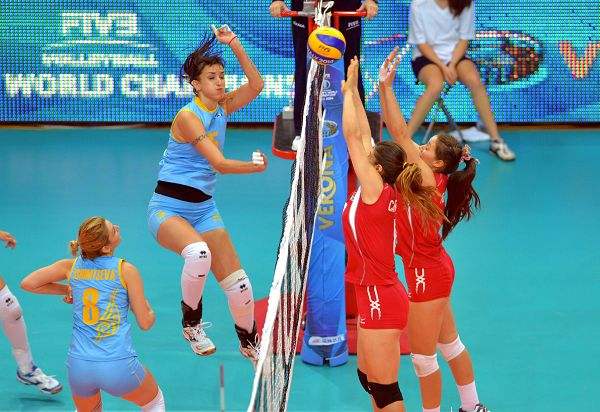 女排为什么穿长筒袜,女排队员为什么不能穿宽松比赛服